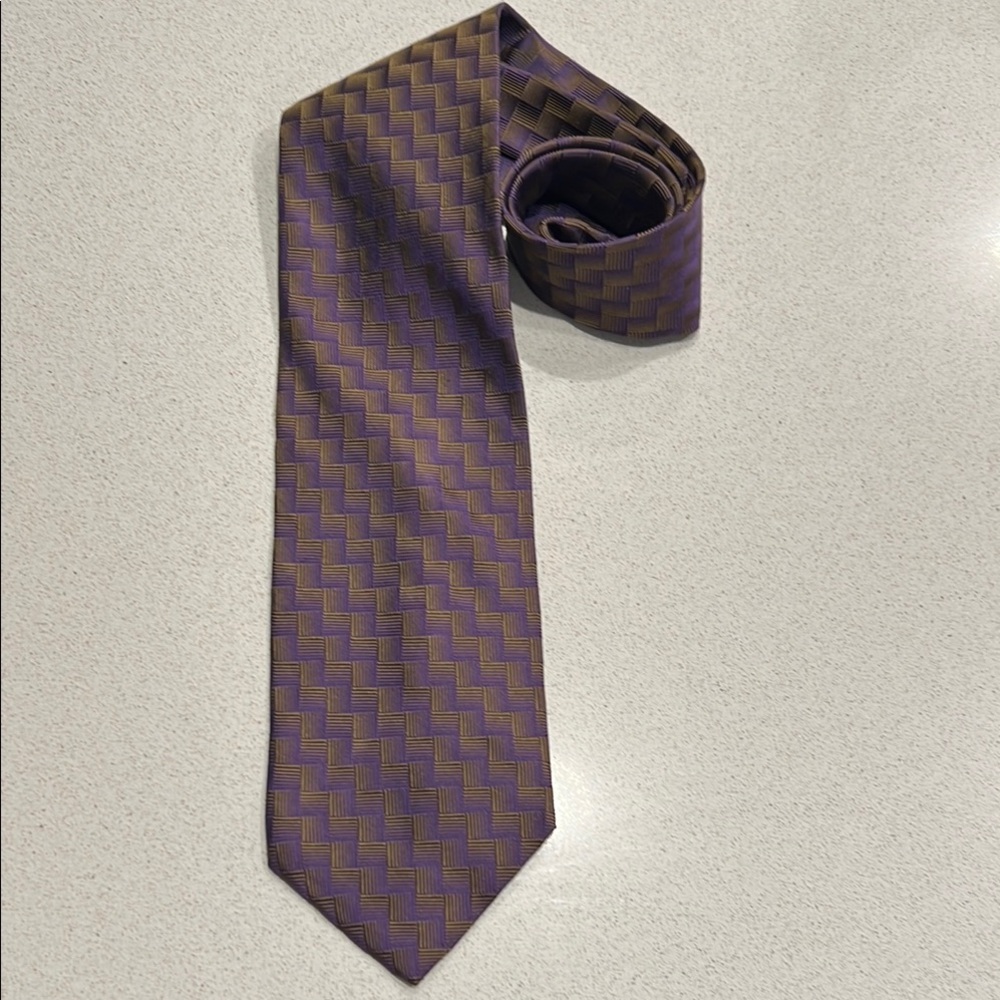 🔴Calvin Klein - 100% Silk Purple Zigzag Patterned Tie